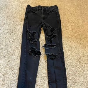 black distressed american eagle skinny jeans.